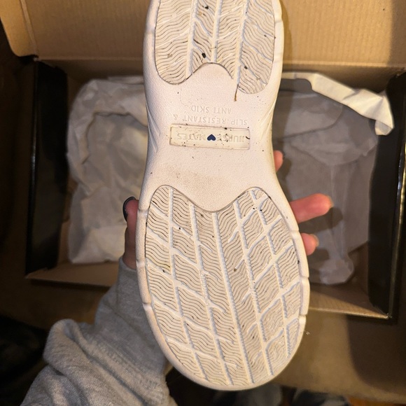 Nurse Mates Dove nursing shoes - Picture 5 of 11